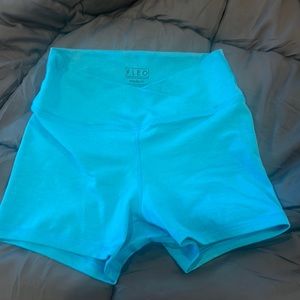 Fleo V waist band shorts
